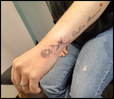 Photo du projet Rose et Rune (Hand poke)